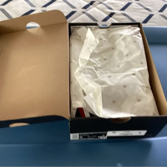 Nike Air Jordan Low 'Bred Toe' - Black and Red - Picture 2 of 6